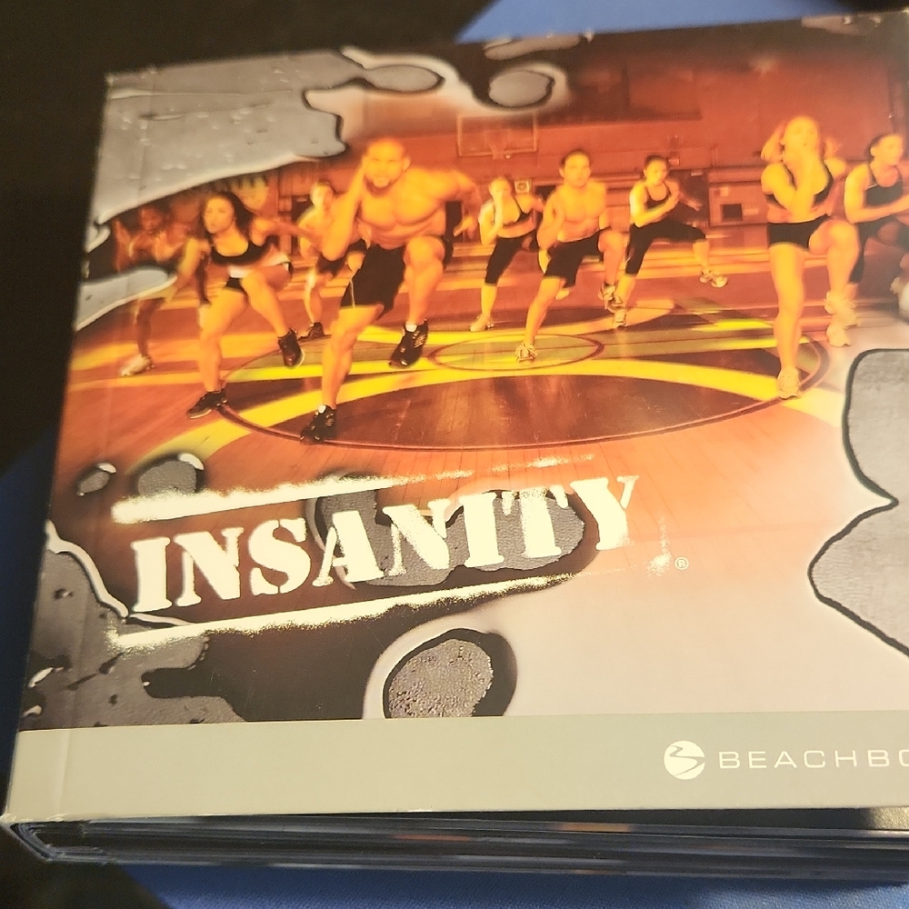 Insanity Beachbody 10 CD Set Plus Unopened Bonus 20 Minute Workout CD